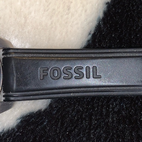 Woman’s fossil watch - Picture 3 of 3